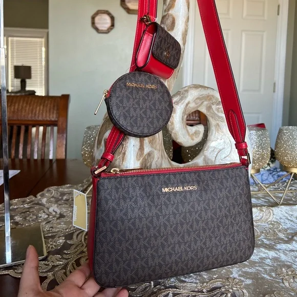 Michael Kors Crossbody with Tech Attached MK Signature - Picture 5 of 12